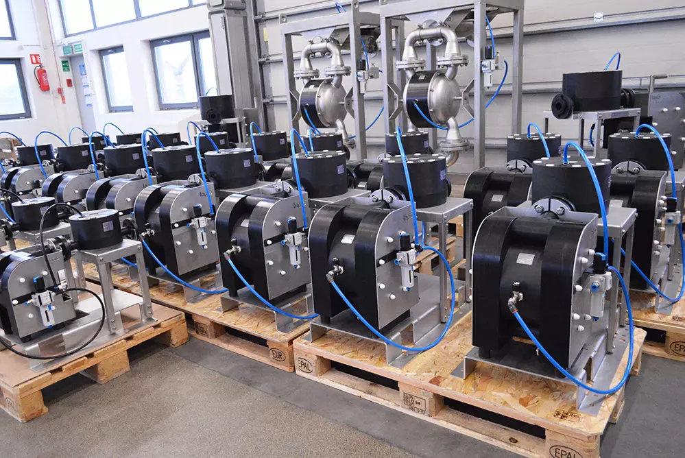 Set of diaphragm pumps with pulsation dampeners